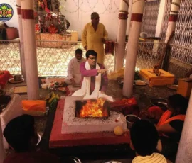 Astrologer Ramapada Acharjee performing sacred Vedic Yagna and Havan for spiritual healing